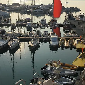 Hirondelle Port , Fréjus France